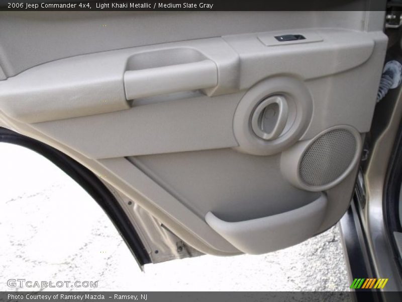 Light Khaki Metallic / Medium Slate Gray 2006 Jeep Commander 4x4
