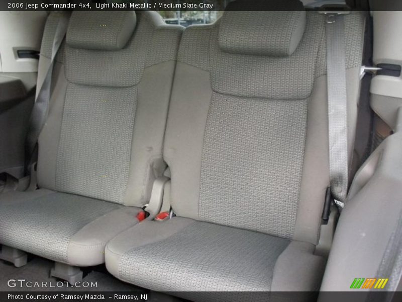 Light Khaki Metallic / Medium Slate Gray 2006 Jeep Commander 4x4