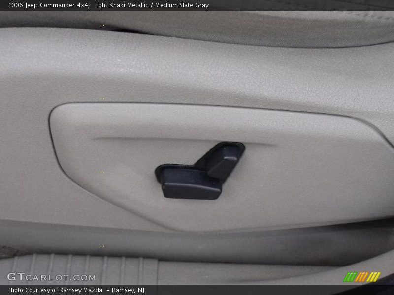 Light Khaki Metallic / Medium Slate Gray 2006 Jeep Commander 4x4