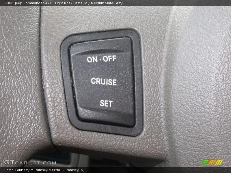 Light Khaki Metallic / Medium Slate Gray 2006 Jeep Commander 4x4