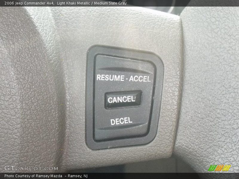 Light Khaki Metallic / Medium Slate Gray 2006 Jeep Commander 4x4