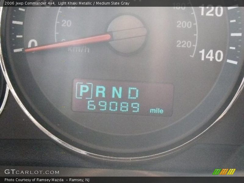 Light Khaki Metallic / Medium Slate Gray 2006 Jeep Commander 4x4