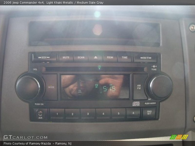 Light Khaki Metallic / Medium Slate Gray 2006 Jeep Commander 4x4