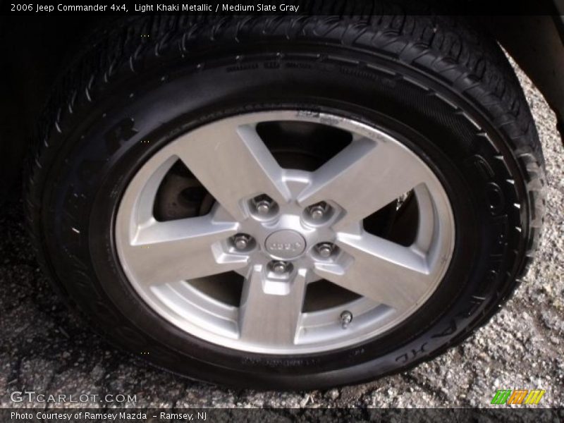 Light Khaki Metallic / Medium Slate Gray 2006 Jeep Commander 4x4