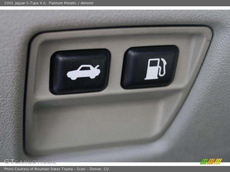 Controls of 2002 S-Type 4.0