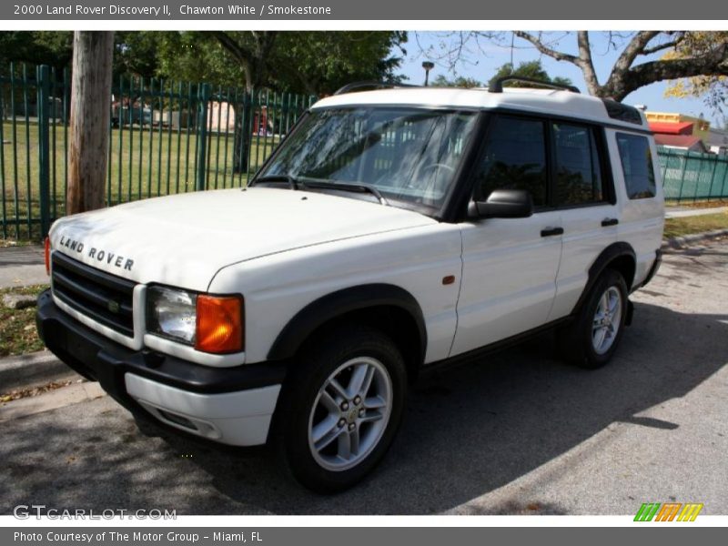 Chawton White / Smokestone 2000 Land Rover Discovery II