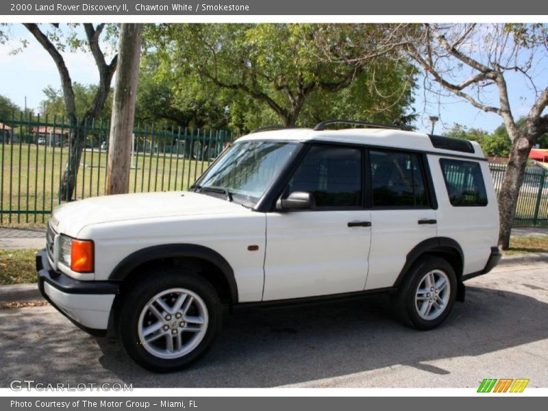 Chawton White / Smokestone 2000 Land Rover Discovery II