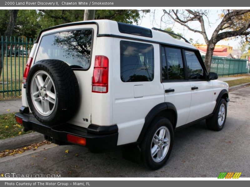 Chawton White / Smokestone 2000 Land Rover Discovery II