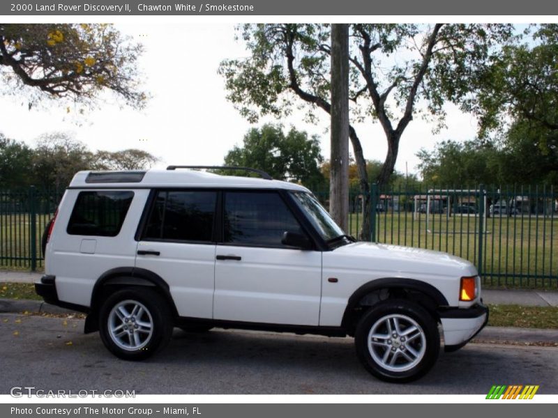 Chawton White / Smokestone 2000 Land Rover Discovery II