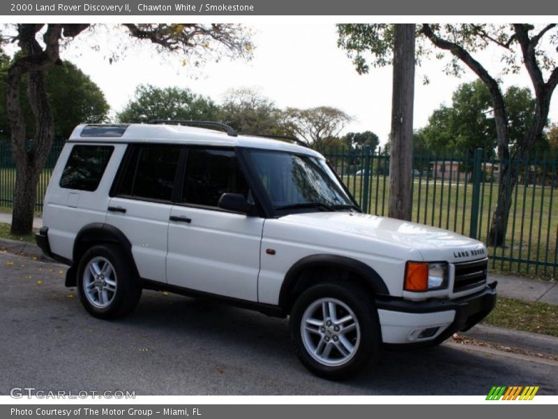 Chawton White / Smokestone 2000 Land Rover Discovery II