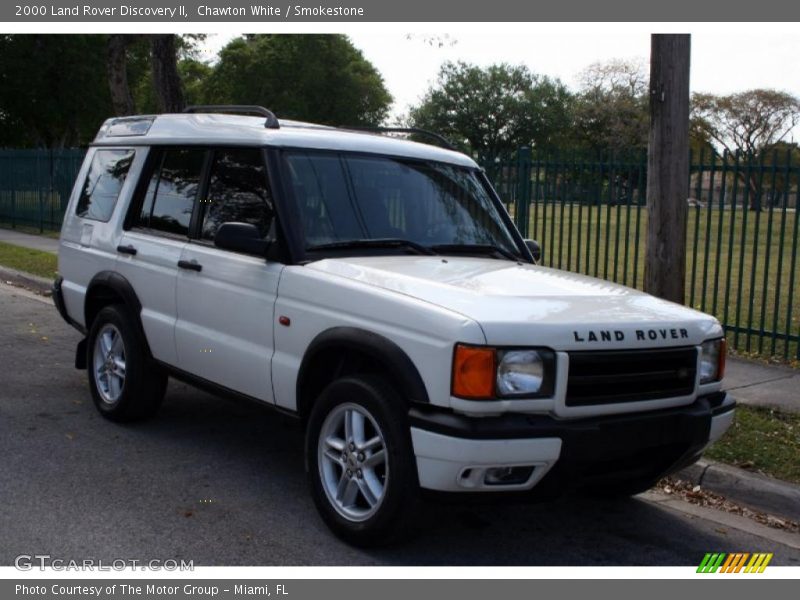 Chawton White / Smokestone 2000 Land Rover Discovery II