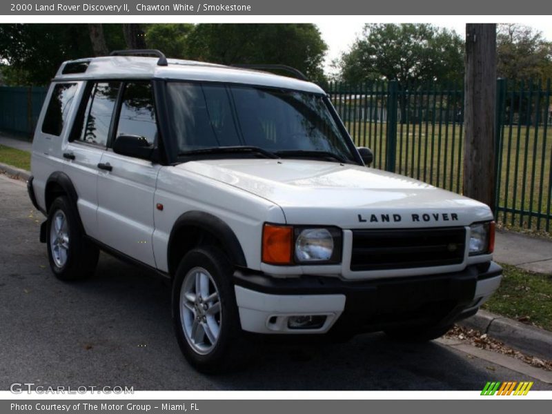 Chawton White / Smokestone 2000 Land Rover Discovery II