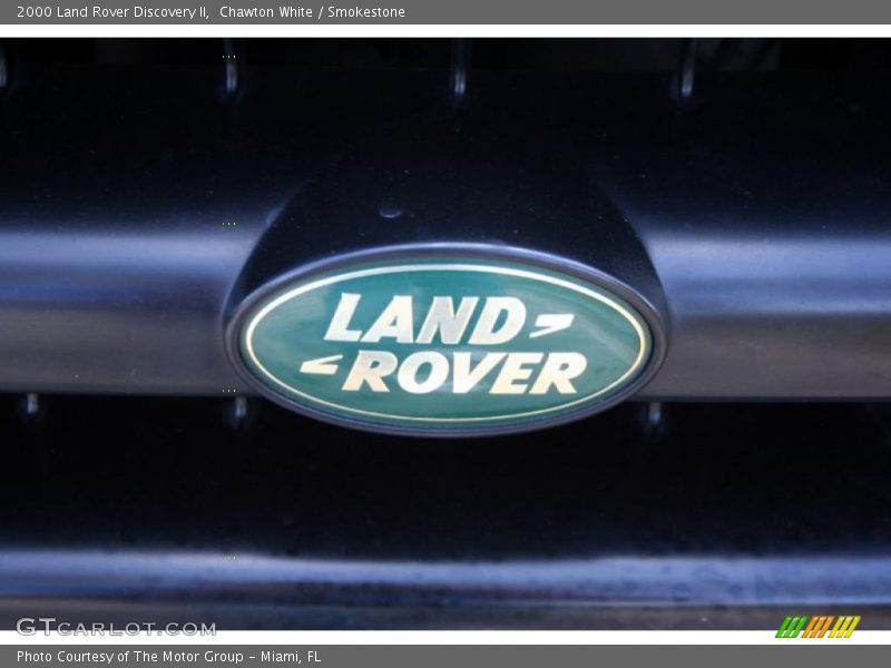 Chawton White / Smokestone 2000 Land Rover Discovery II