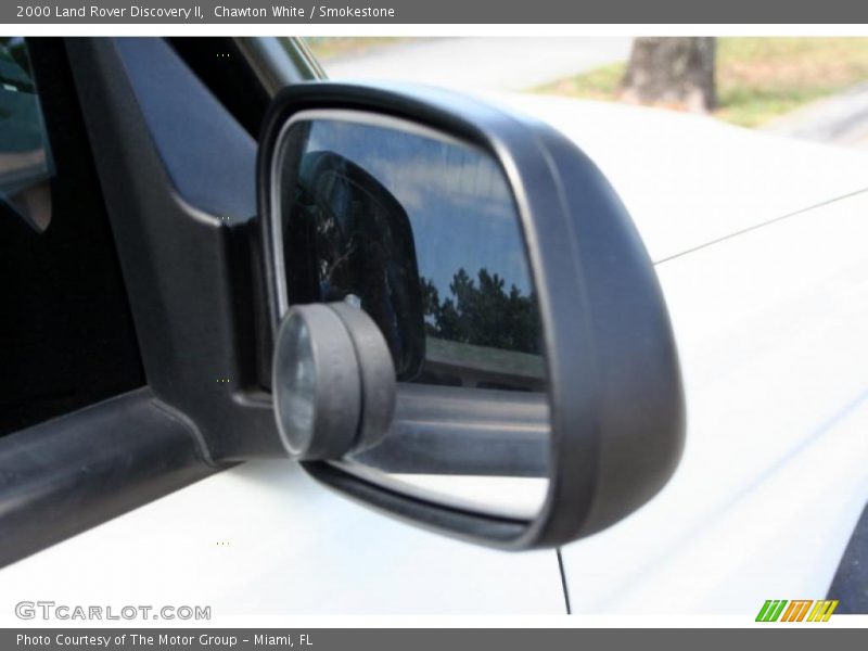 Chawton White / Smokestone 2000 Land Rover Discovery II