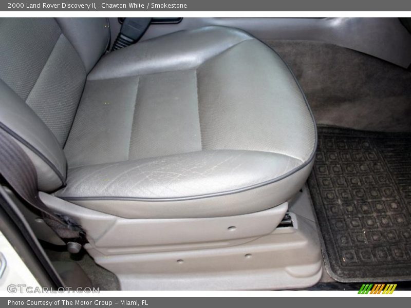 Chawton White / Smokestone 2000 Land Rover Discovery II