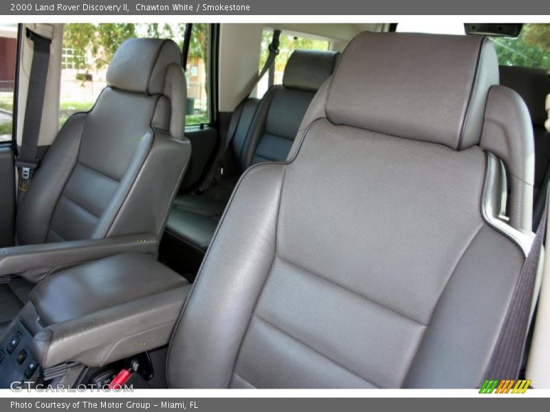 Chawton White / Smokestone 2000 Land Rover Discovery II