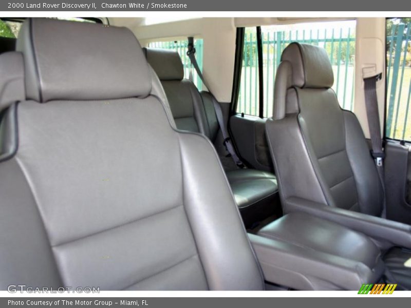 Chawton White / Smokestone 2000 Land Rover Discovery II