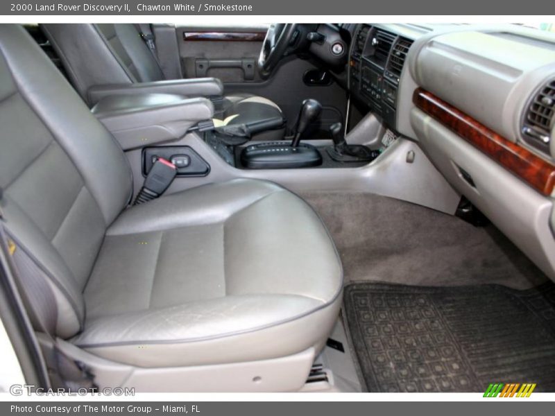 Chawton White / Smokestone 2000 Land Rover Discovery II