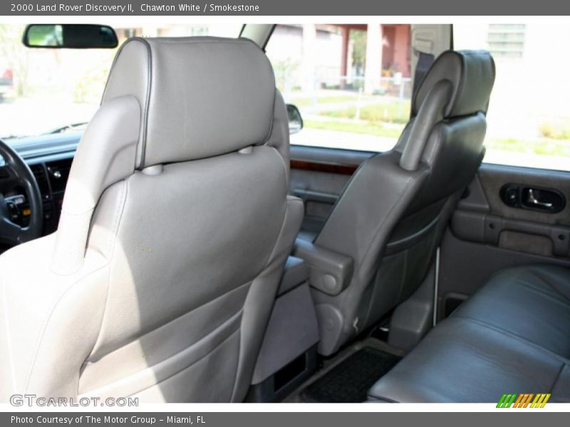 Chawton White / Smokestone 2000 Land Rover Discovery II