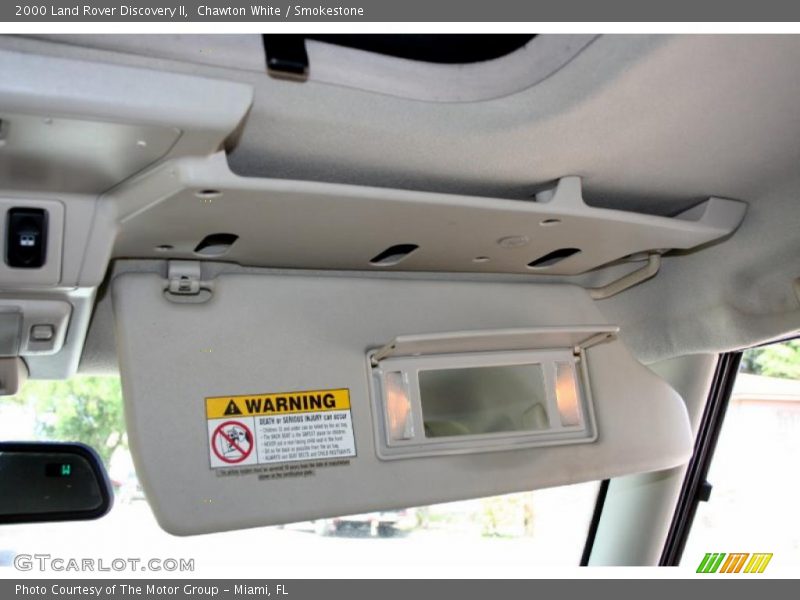 Chawton White / Smokestone 2000 Land Rover Discovery II