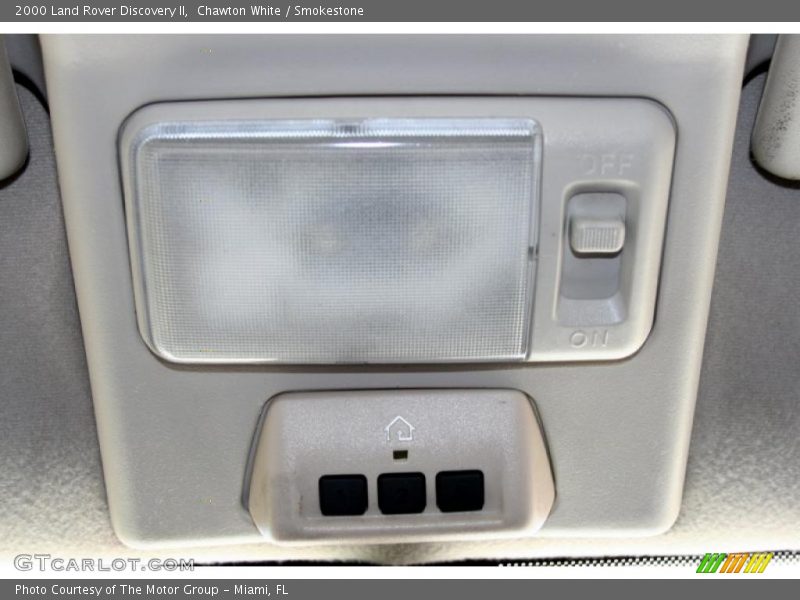 Chawton White / Smokestone 2000 Land Rover Discovery II