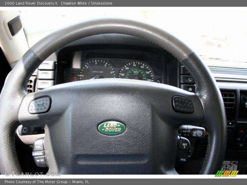 Chawton White / Smokestone 2000 Land Rover Discovery II
