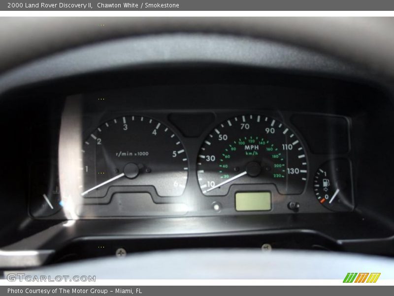 Chawton White / Smokestone 2000 Land Rover Discovery II