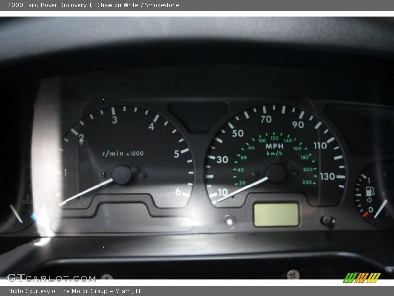 Chawton White / Smokestone 2000 Land Rover Discovery II