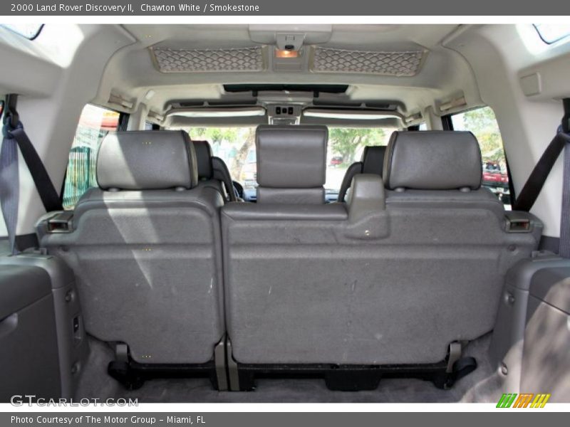 Chawton White / Smokestone 2000 Land Rover Discovery II