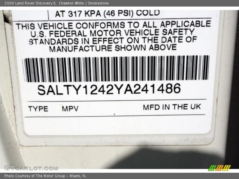 Chawton White / Smokestone 2000 Land Rover Discovery II