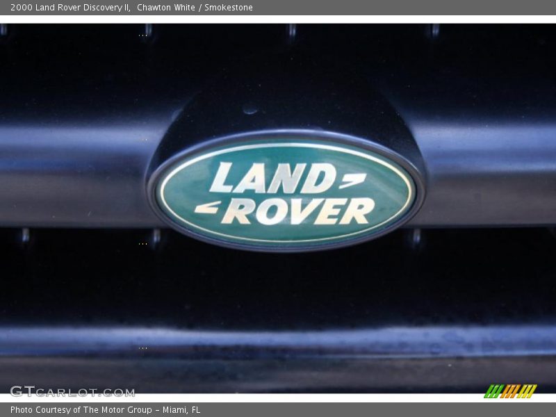Chawton White / Smokestone 2000 Land Rover Discovery II