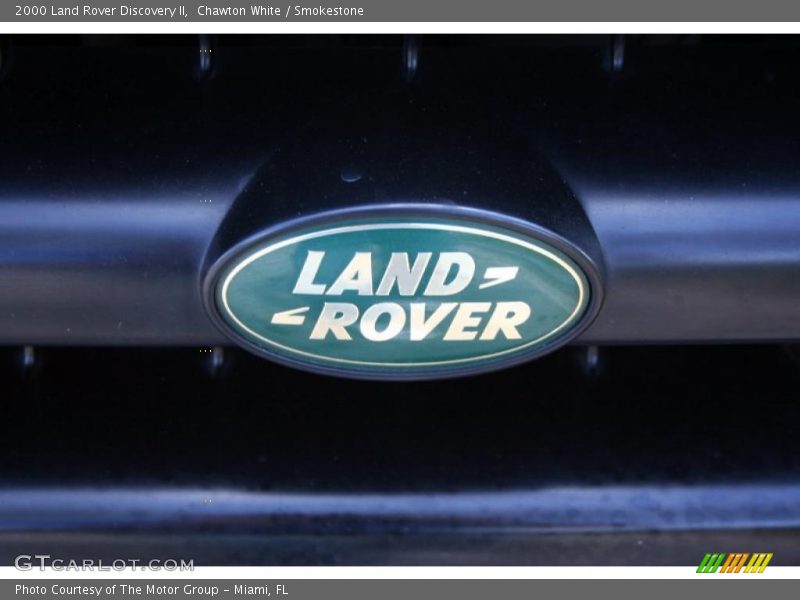 Chawton White / Smokestone 2000 Land Rover Discovery II