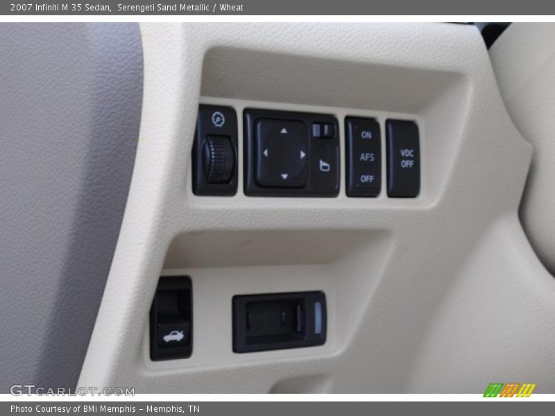 Controls of 2007 M 35 Sedan
