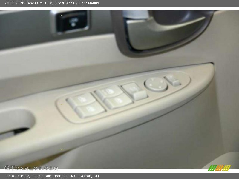 Frost White / Light Neutral 2005 Buick Rendezvous CX