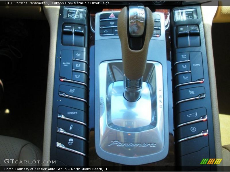 Controls of 2010 Panamera S