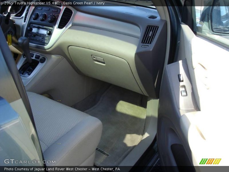 Oasis Green Pearl / Ivory 2005 Toyota Highlander V6 4WD