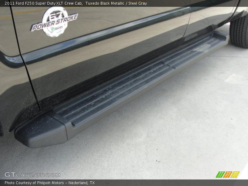  2011 F250 Super Duty XLT Crew Cab Logo