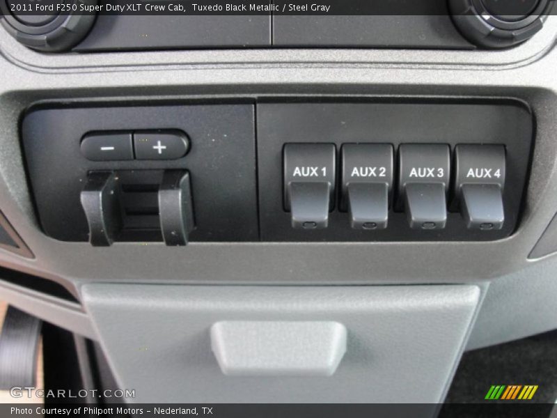 Controls of 2011 F250 Super Duty XLT Crew Cab