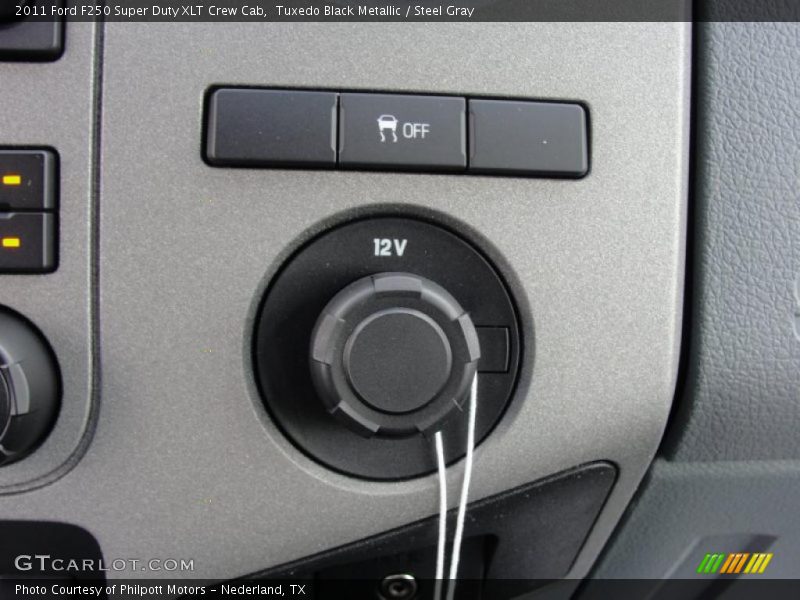 Controls of 2011 F250 Super Duty XLT Crew Cab