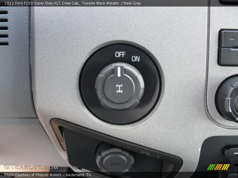Controls of 2011 F250 Super Duty XLT Crew Cab