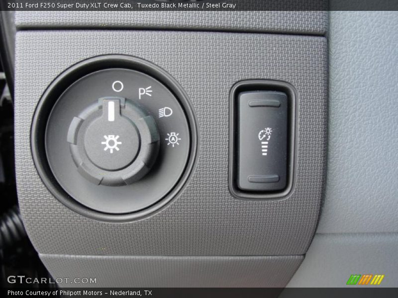 Controls of 2011 F250 Super Duty XLT Crew Cab