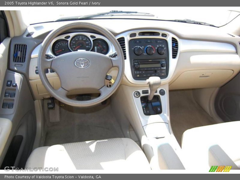 Sonora Gold Pearl / Ivory 2005 Toyota Highlander V6