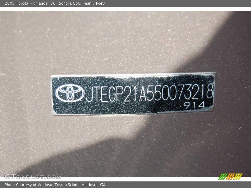 Sonora Gold Pearl / Ivory 2005 Toyota Highlander V6