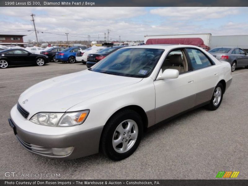 Front 3/4 View of 1998 ES 300