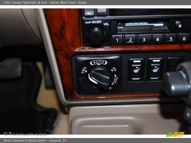 Glacier White Pearl / Beige 2002 Nissan Pathfinder LE 4x4