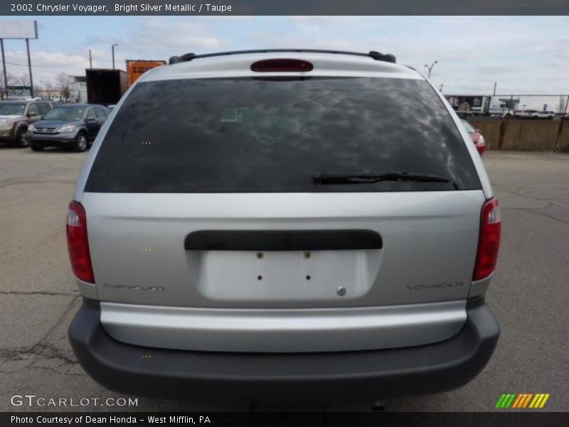 Bright Silver Metallic / Taupe 2002 Chrysler Voyager