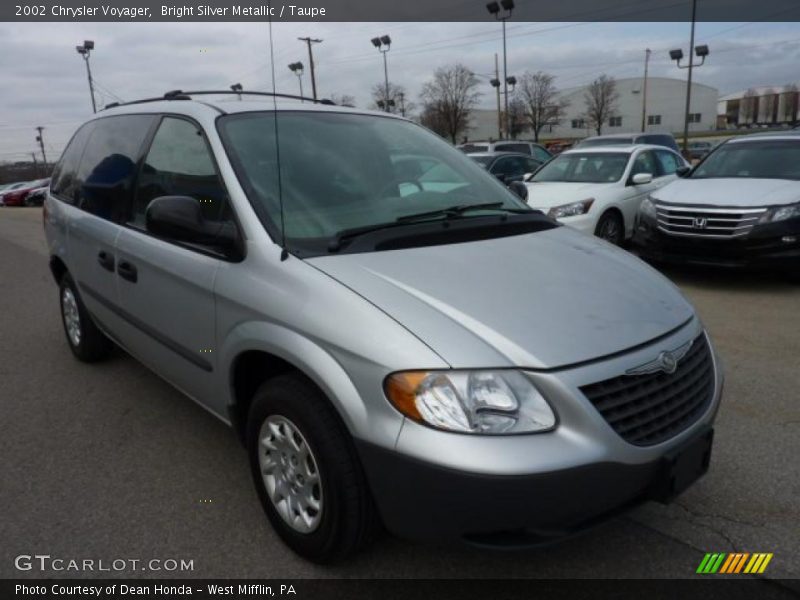 Front 3/4 View of 2002 Voyager 