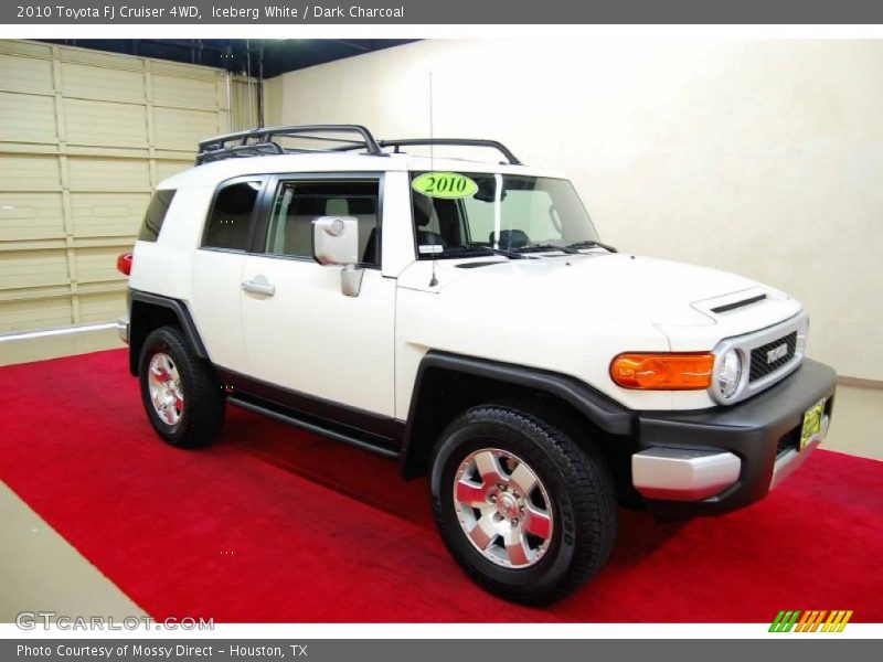 Iceberg White / Dark Charcoal 2010 Toyota FJ Cruiser 4WD