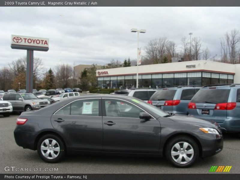 Magnetic Gray Metallic / Ash 2009 Toyota Camry LE