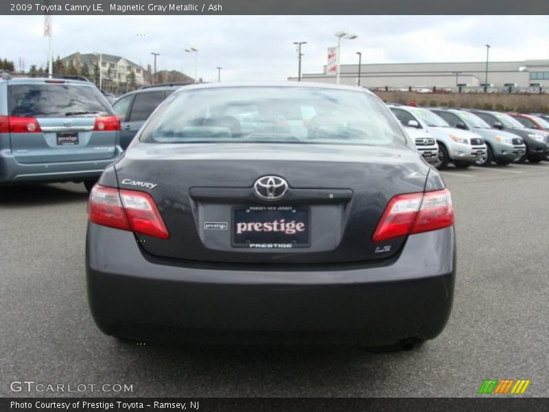 Magnetic Gray Metallic / Ash 2009 Toyota Camry LE